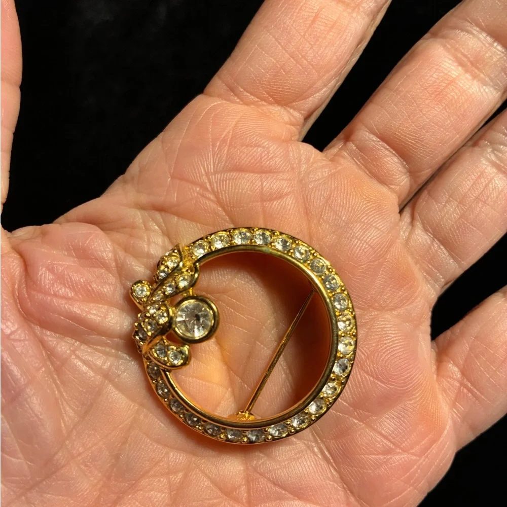 Swarovski Swan Wreath Rhinestone Brooch Pin Gold Tone 1.5”